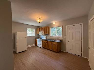 Main picture of 1624 W 6th Ave
