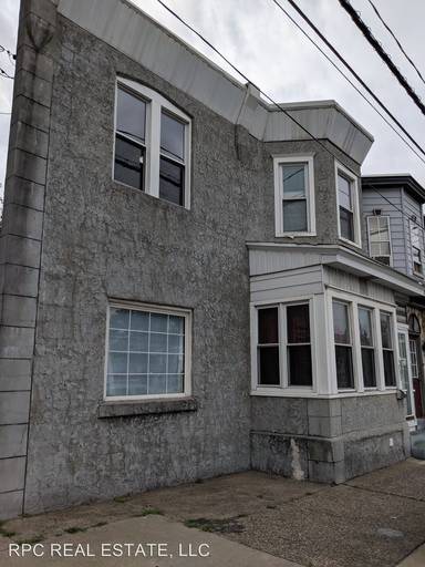 Main picture of 233 S Broadway