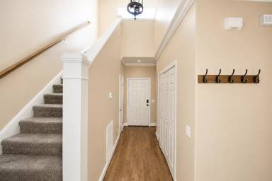 Main picture of 112 Saint James Pl
