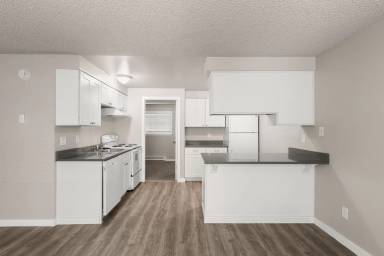 Main picture of 17234 NE Halsey St