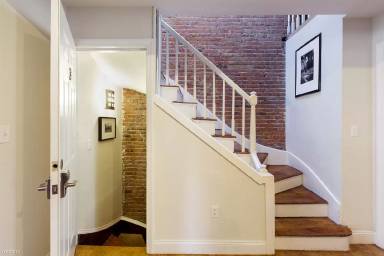 Main picture of 237 Northampton St