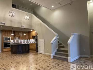 Main picture of 1055 Main St
