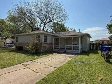 Main picture of 800 N Hickory Ave