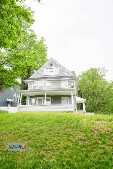 Main picture of 3300 Windsor Ave