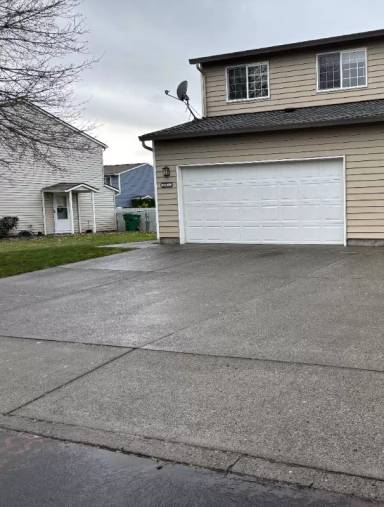 Main picture of 806 SE 153rd Ave