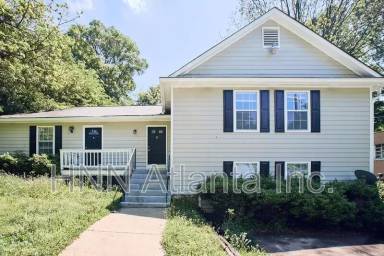 Main picture of 3250 College St