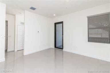 Main picture of 7815 NW 104th Ave