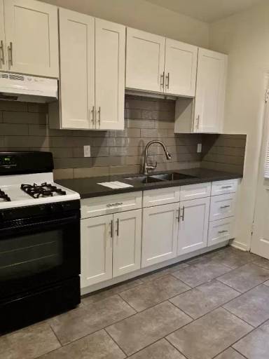 Main picture of 806 N Poinsettia Pl