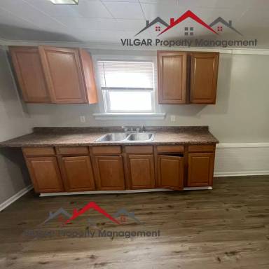Main picture of 4510 Magoun Ave