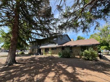 Main picture of 910 SW Forest Ave