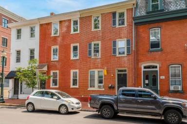 Main picture of 204 W Gay St