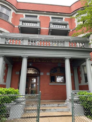 Main picture of 5124 S Michigan Ave