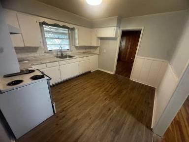 Main picture of 186 E Salem Dr