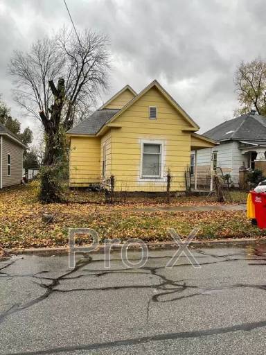 Main picture of 720 E 7th St