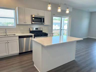 Main picture of 855 E Main St