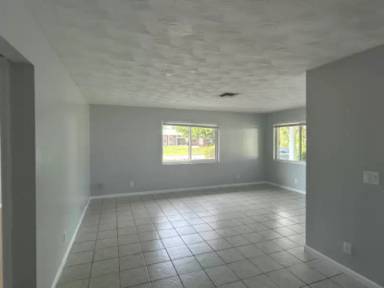 Main picture of 860 NW 10th Ter