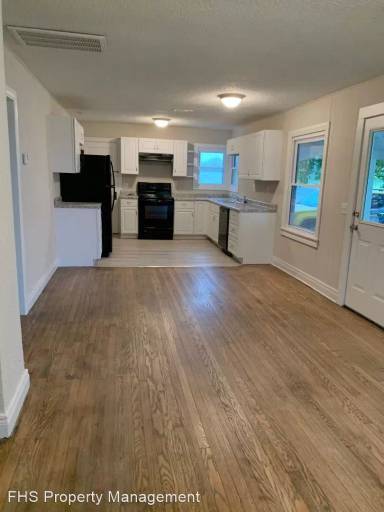 Main picture of 2615 E Division St