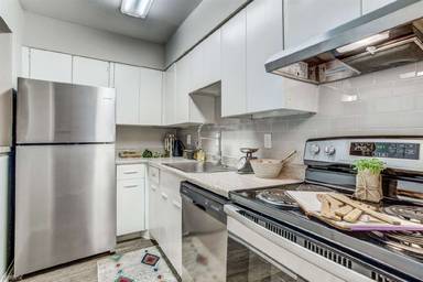 Main picture of MacArthur Place at 183