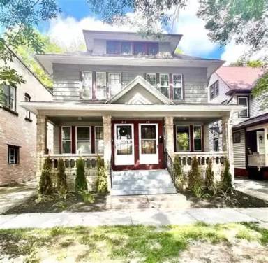 Main picture of 841 Goodman St S