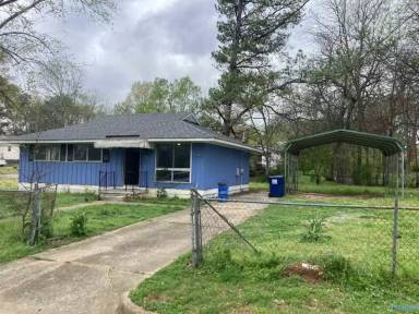 Main picture of 3201 Yale Cir NW