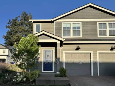 Main picture of 914 N 18th Ter