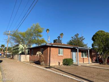 Main picture of 972 N Chrysler Dr
