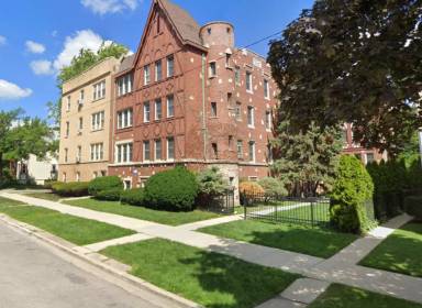 Main picture of 2050 W Summerdale Ave