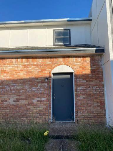 Main picture of 49 S Commonsway Dr