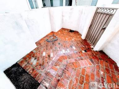 Main picture of 18601 Collins St