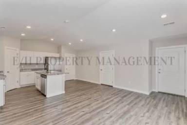 Main picture of 1913 E 69th Ct N
