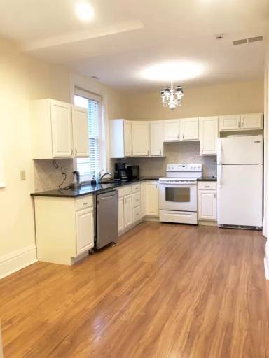 Main picture of 2331 Park Ave