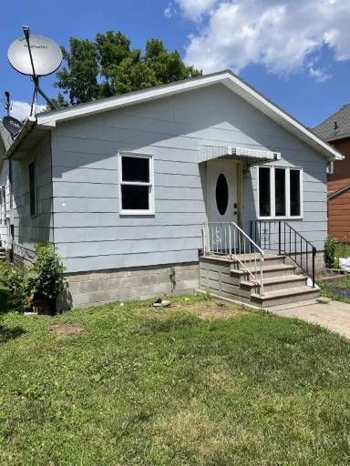 Main picture of 35 5th Ave NE