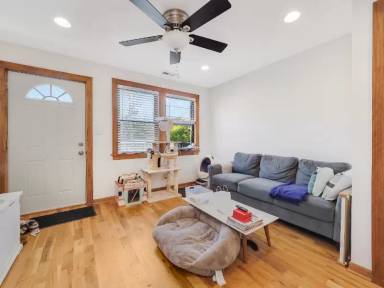 Main picture of 1148 W Belmont Ave