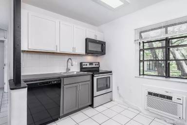Main picture of 2134 Bradford St