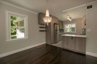 Main picture of 8 18th Ave SW