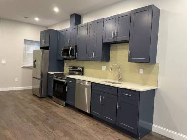 Main picture of 719 Carpenter St