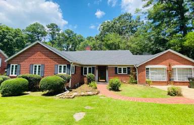 Main picture of 10 Sherwood Dr