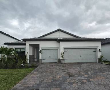 Main picture of 25629 Shoreline Gaze Dr