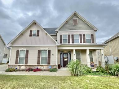 Main picture of 82 Revolutionary Rd