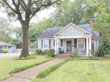 Main picture of 451 S Reese St