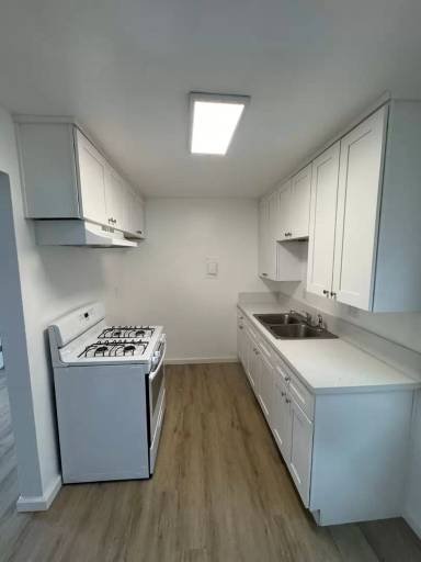 Main picture of 121 N McClay St
