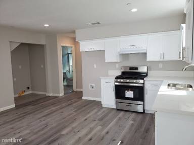 Main picture of 601 W 46th St