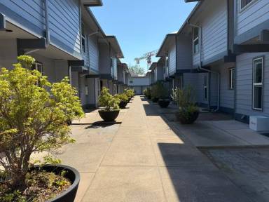 Main picture of 10001 NE 12th St