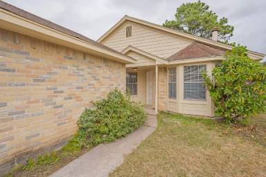 Main picture of 10402 Bushy Creek Dr