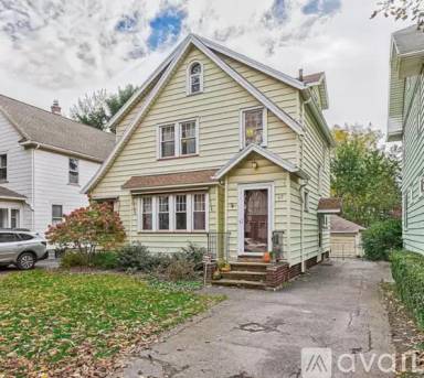 Main picture of 52 Indiana St