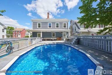 Main picture of 170 1st St