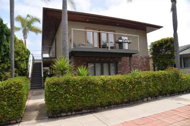Main picture of 4884 Muir Ave