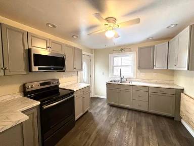 Main picture of 107 N Main St