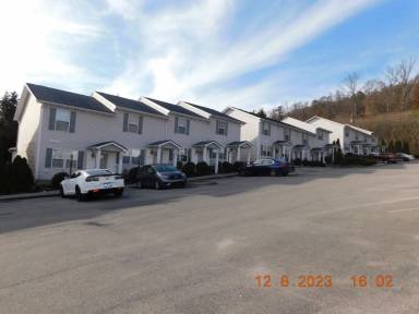 Main picture of Valley Oaks Apartments