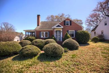 Main picture of 7439 Lewis Ave